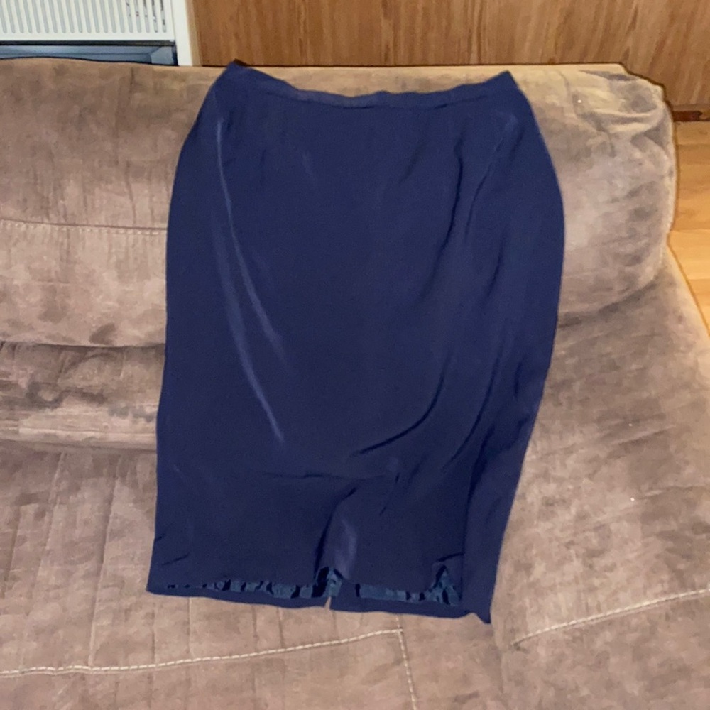 Woman’s size 16 Worthington brand dark navy blue dress skirt!